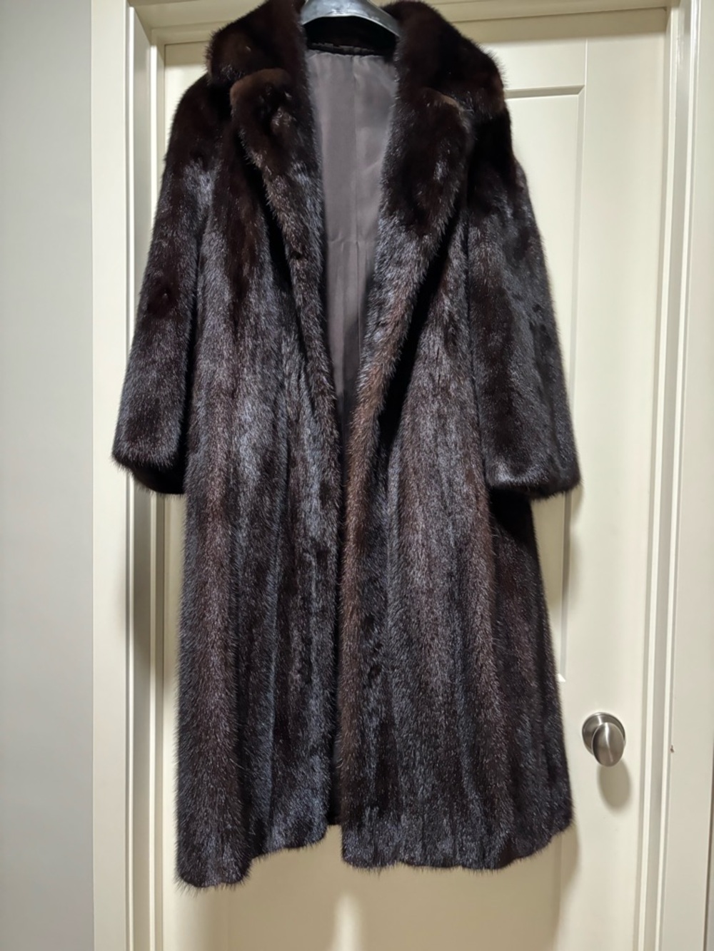 Luxurious vintage  Dark Brown Full-Length mink Coat
